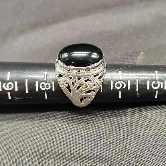 Size 7 filigree sterling silver onyx ring high relief - Picture 3 of 3